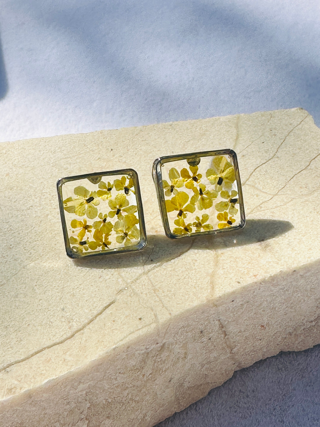 Teeny Weeny Silver, Square | Yellow