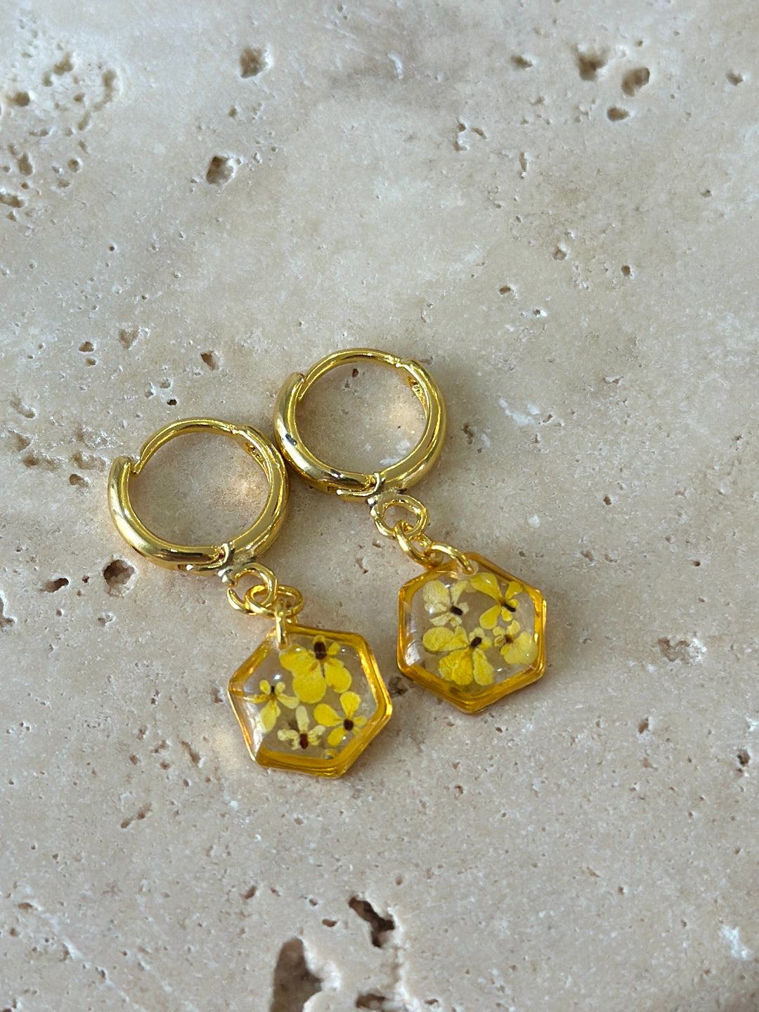 Küpe | Teeny Weeny Hexagon Drop Yellow